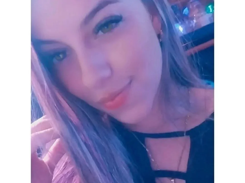 IsaLove2508's Offline Chat Room