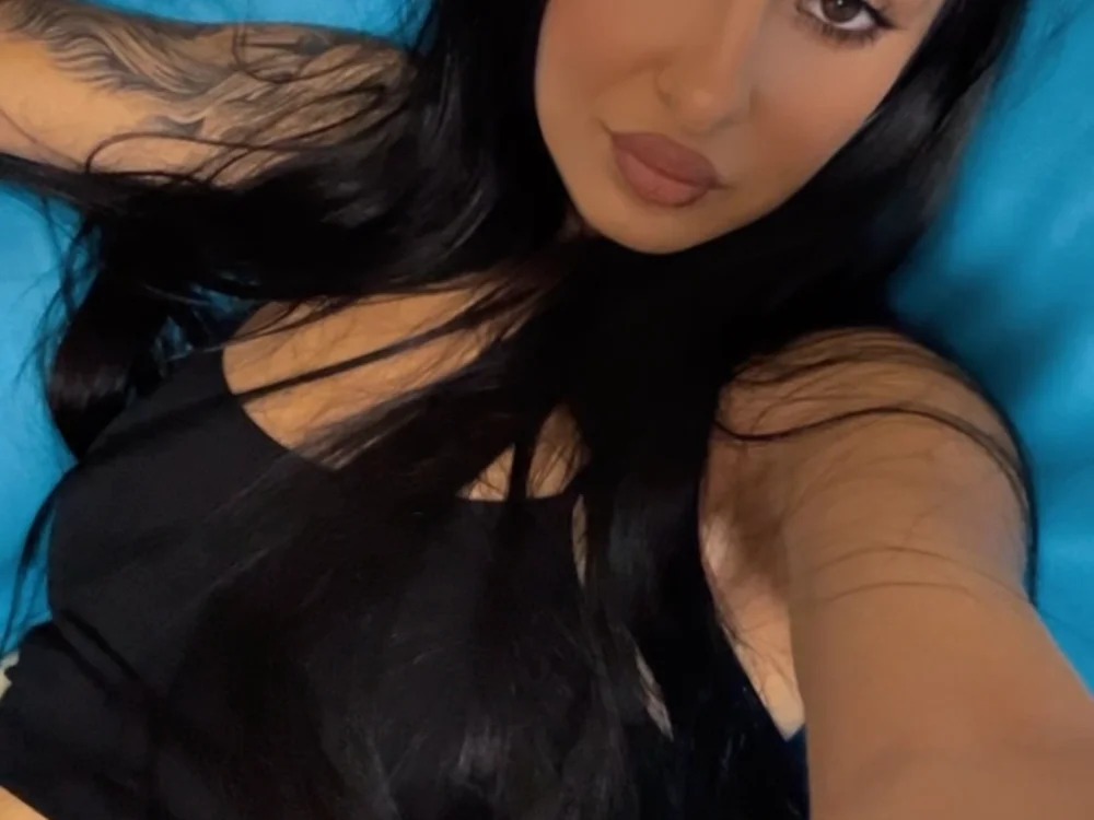 AngelinaRoyale's Offline Chat Room