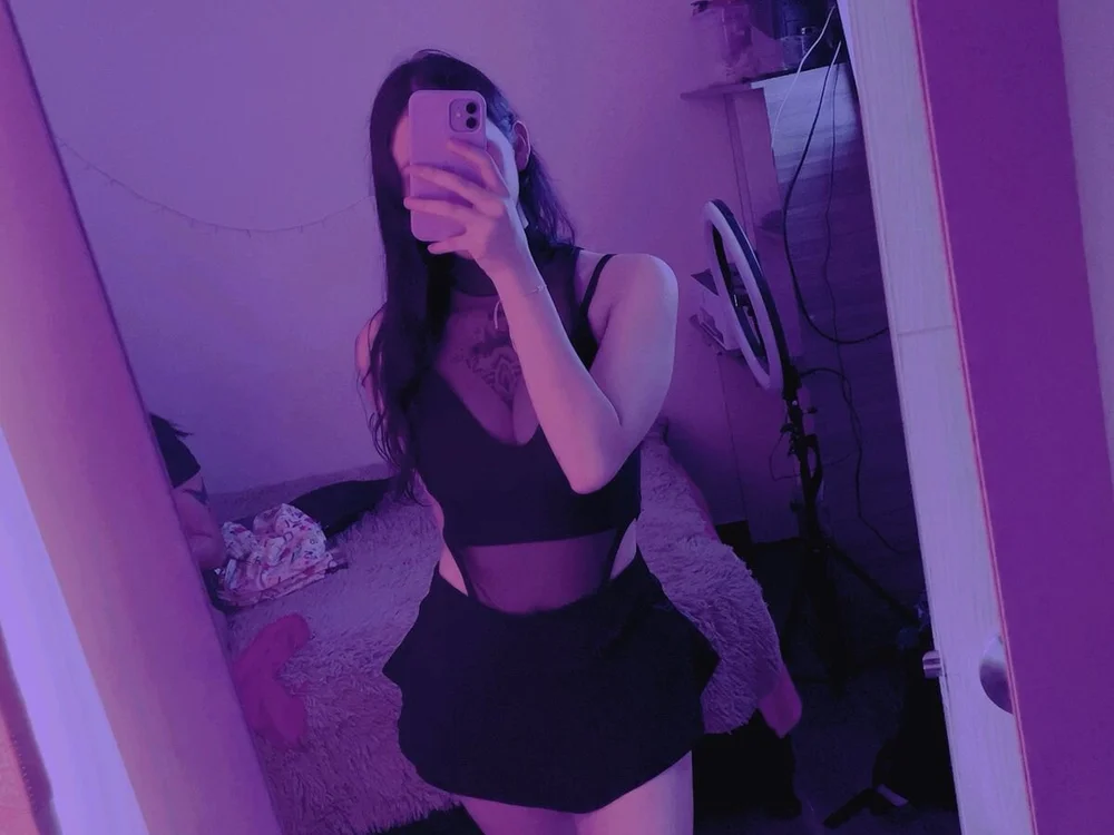 Emmy_aa's Offline Chat Room
