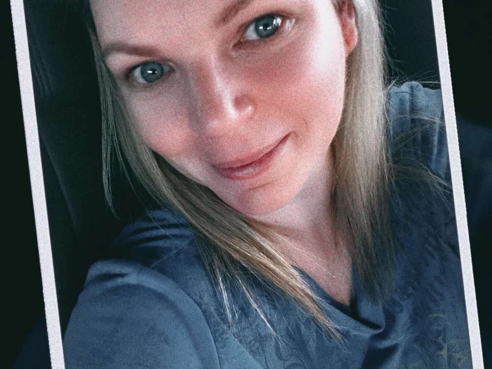 l4dyc4pricorn76's Offline Chat Room