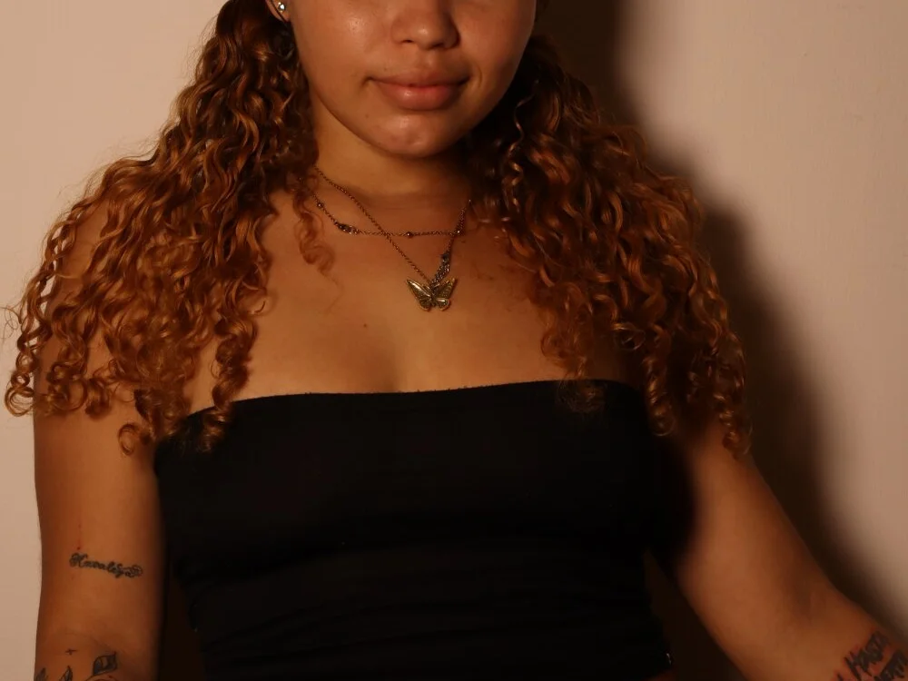 Mara_LatinGirl Offline XXX Chat