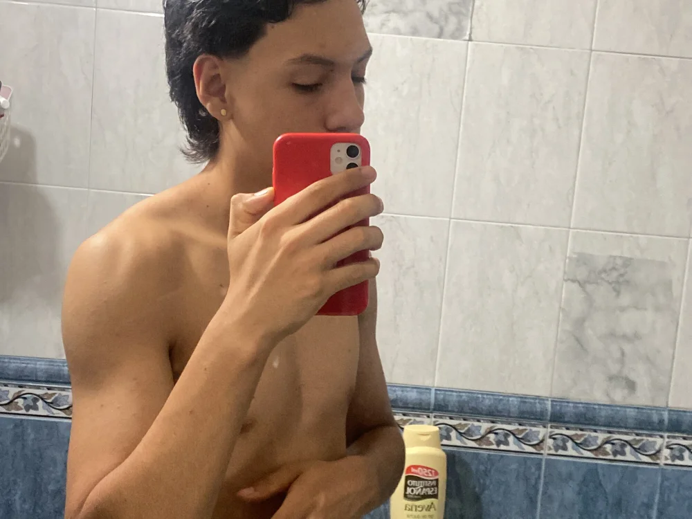 Andres19cm_'s most recent online preview