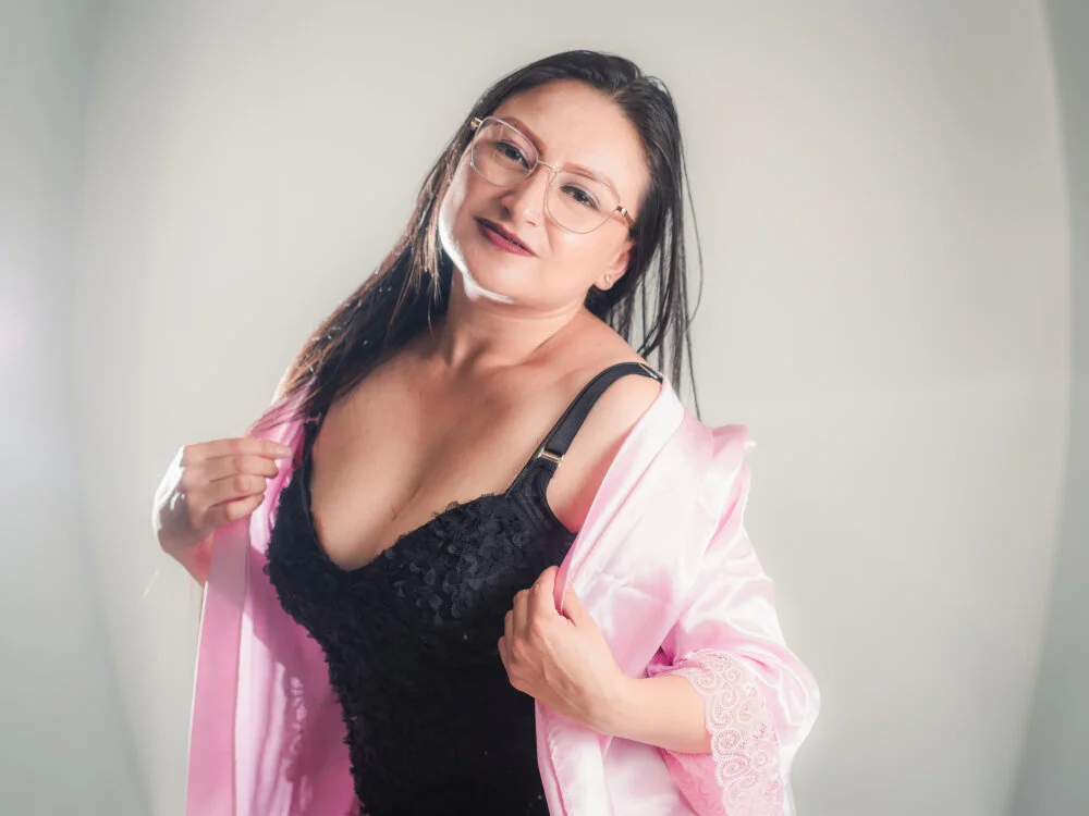 AngieLafourcade Adlı Modelin Çevrimdışı XXX Sohbeti