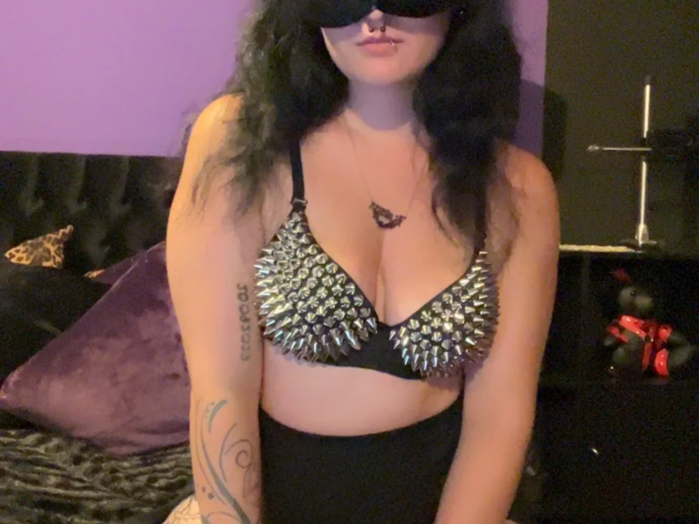 Lady_Black01 Offline XXX-chat