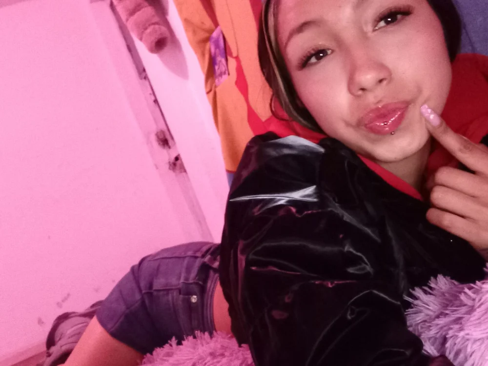 chloe_moon111n Offline XXX chat