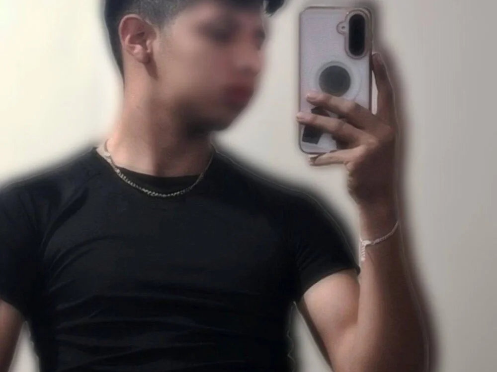 rodrigo_uwu1 Offline XXX Chat