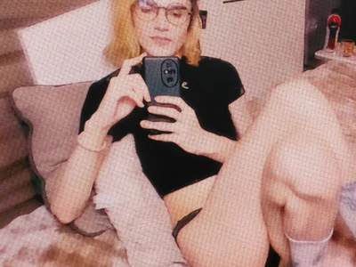 Miralun Male Middlepricedprivates Webcam Striptease