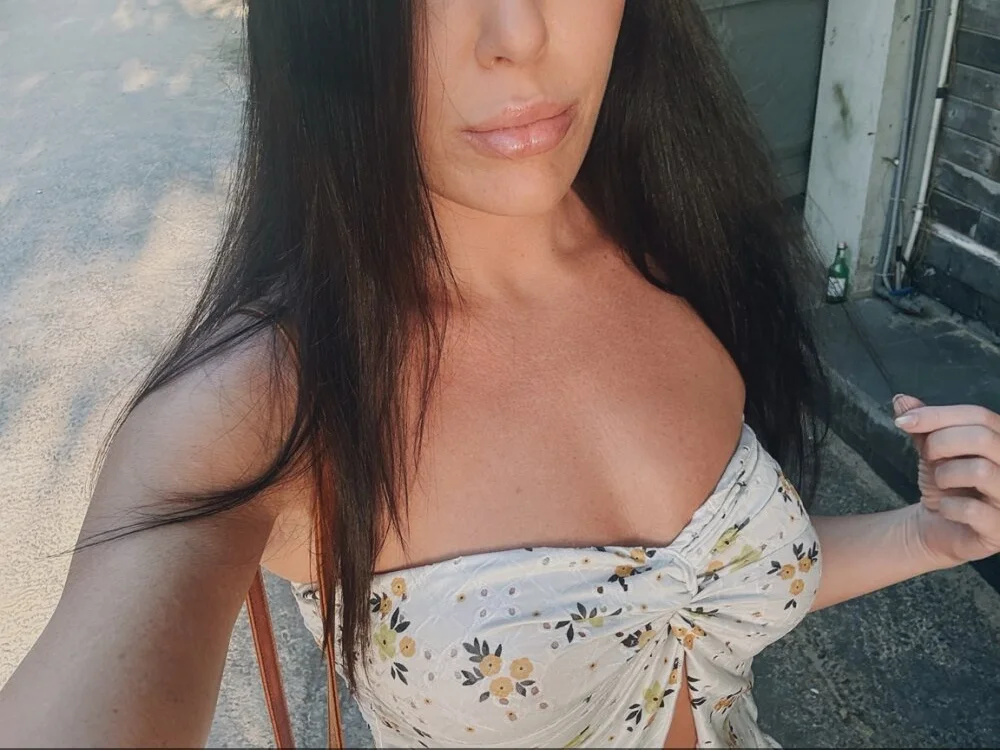 LilliThelo 離線 XXX 聊天