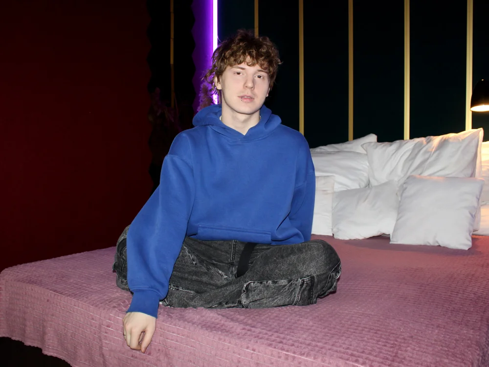 Benjamin_Harris offline XXX-chat