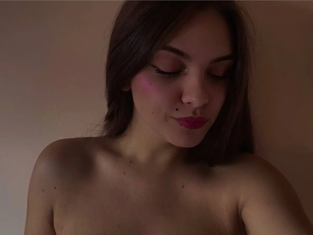 Adelina_Libingston's Offline XXX Chat