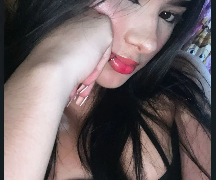 Chat +18 de BritanyLin__ ao vivo