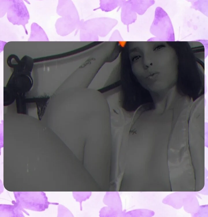 batgirll1998's Offline Chat Room