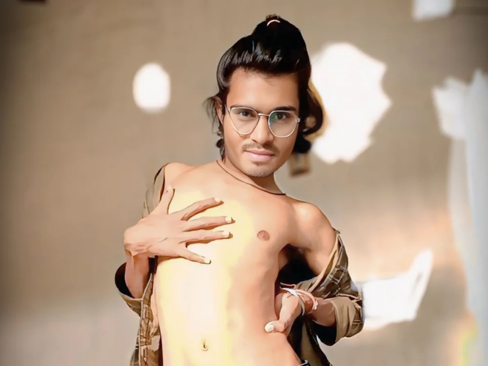 Yash_Sharma18 Chat XXX offline