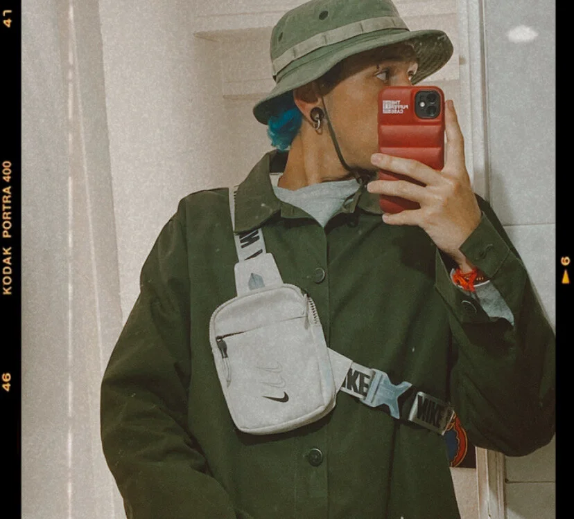 x_Chris_22 離線 XXX 聊天