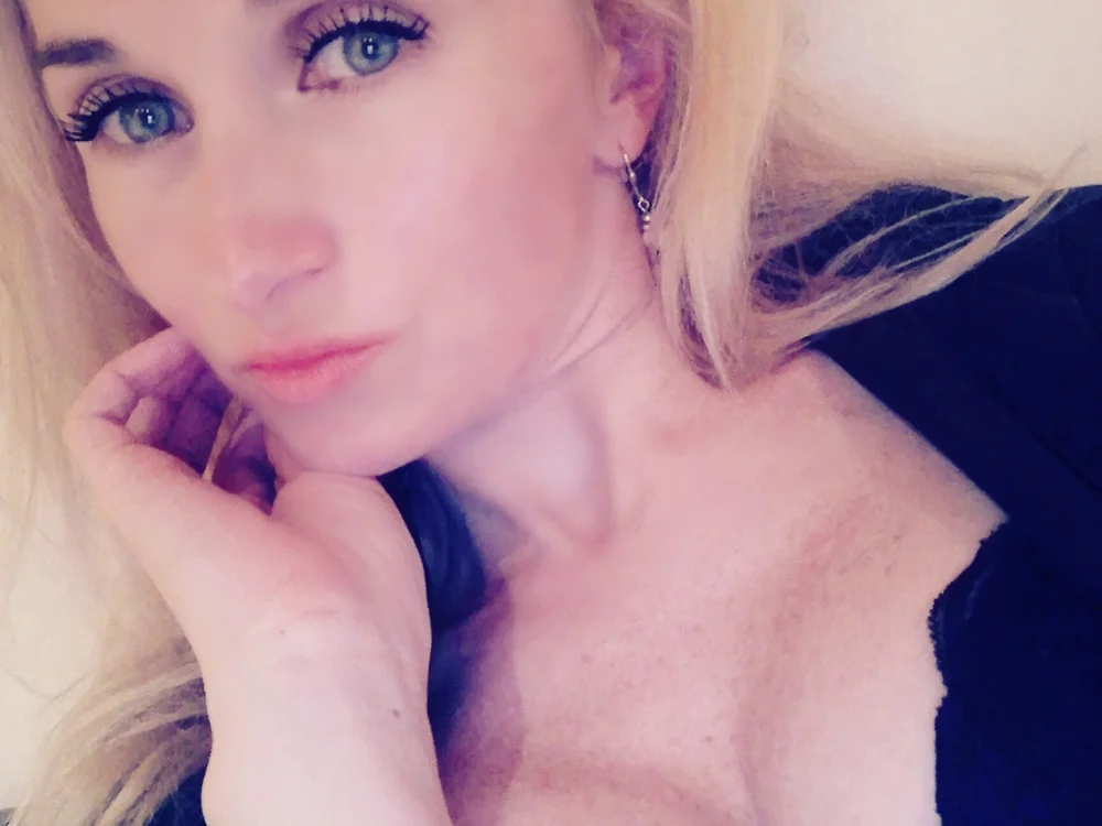 Amy_Silver's Offline Chat Room