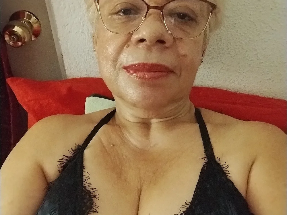 estersosa's Offline Chat Room