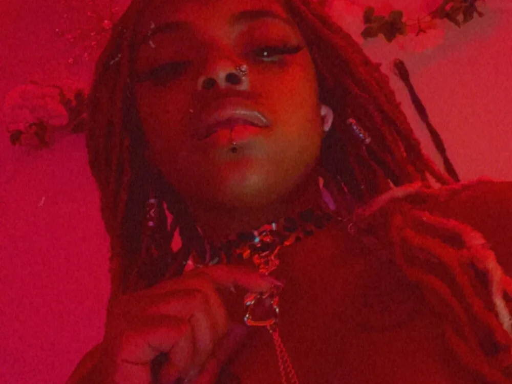 Sinsationalhoneii's Offline XXX Chat