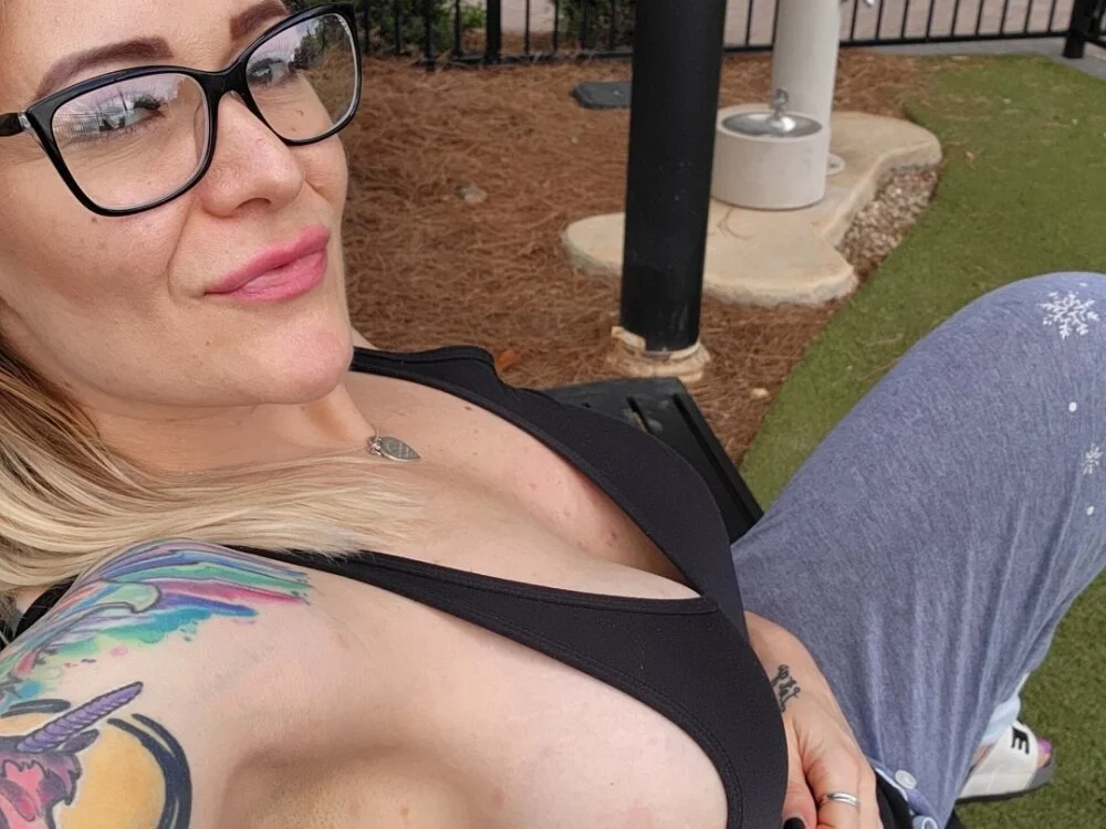 Offline XXX chat HollyTattoo