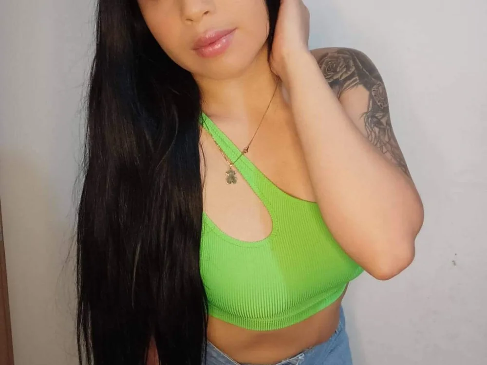 Alessia_King's Offline Chat Room
