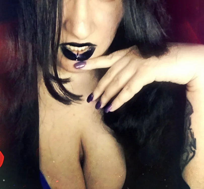 Gothic_winter's Offline Chat Room