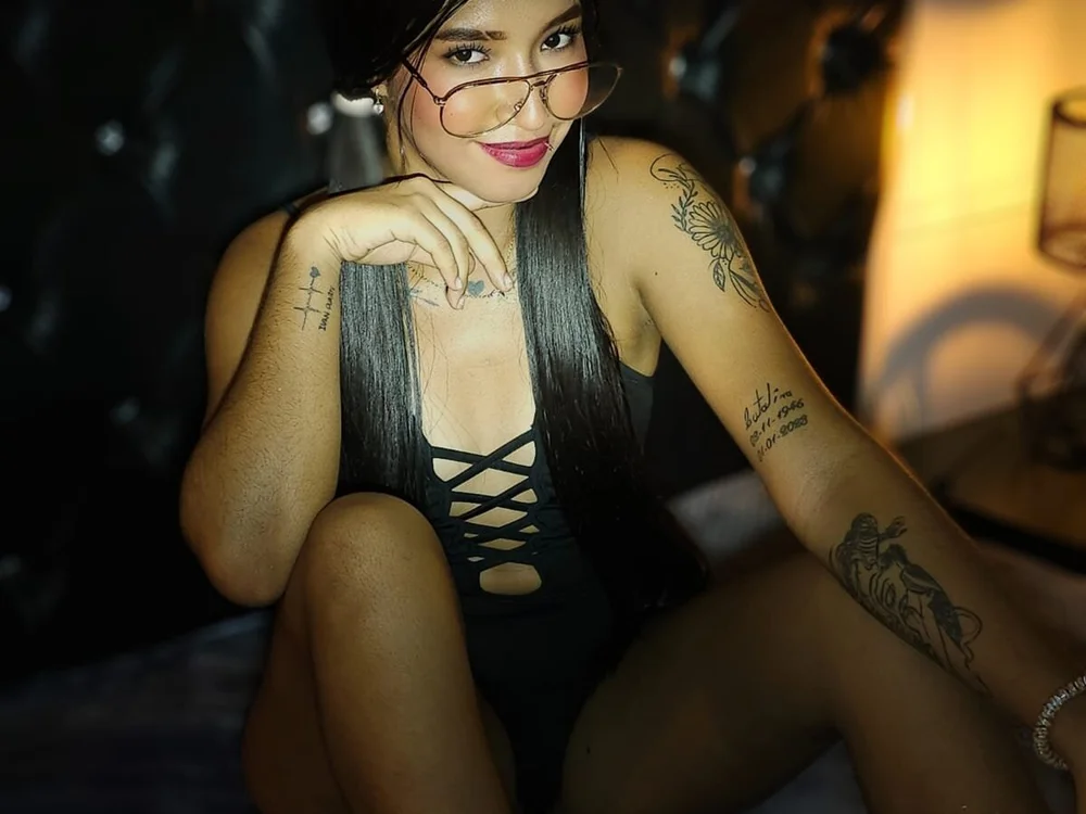 Kathy_naughty1's Offline XXX Chat