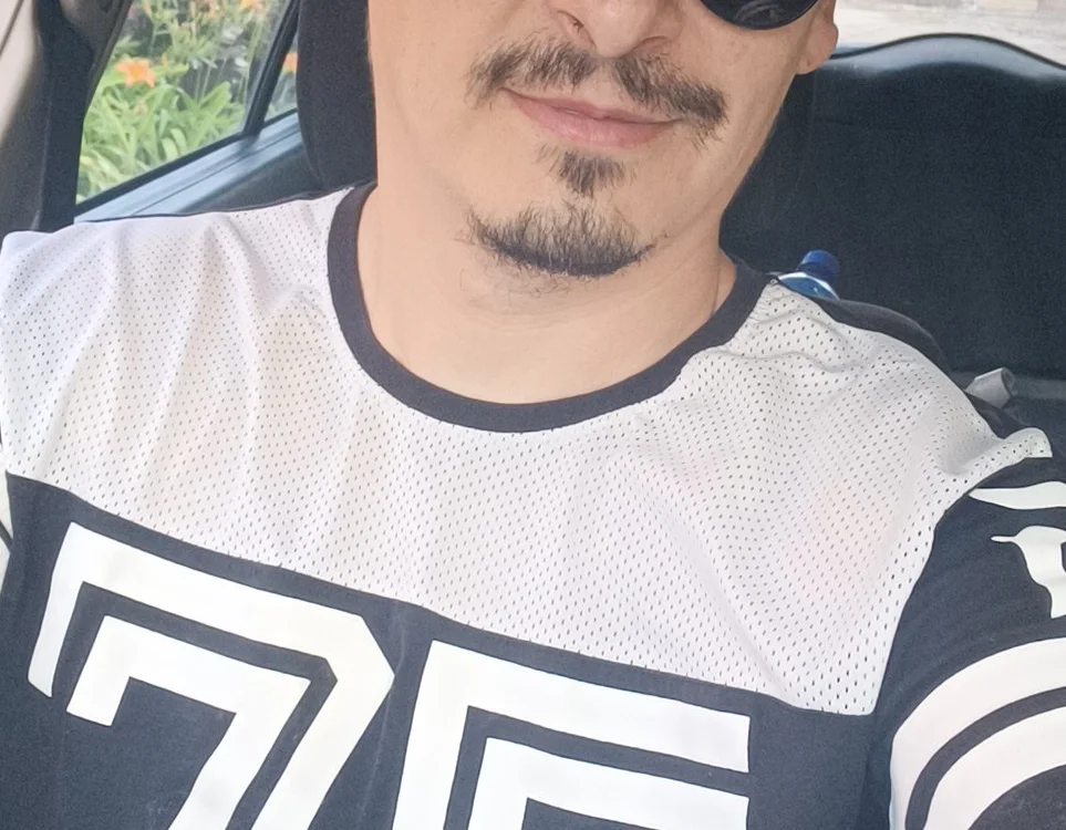 zico895n Offline XXX chat