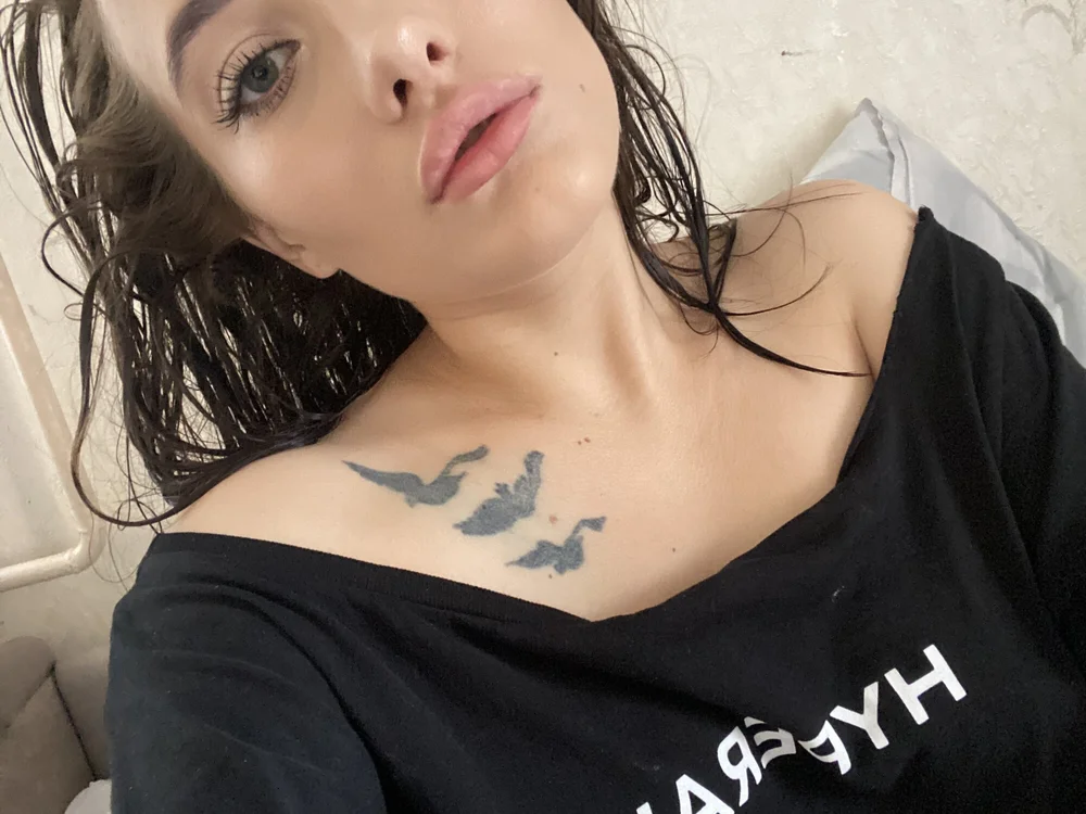 _Allie_Syble_'s Offline Chat Room