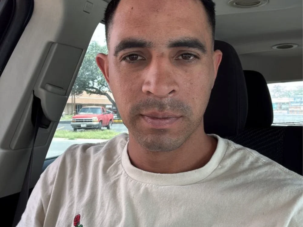 Pedrito0704 Offline XXX Chat