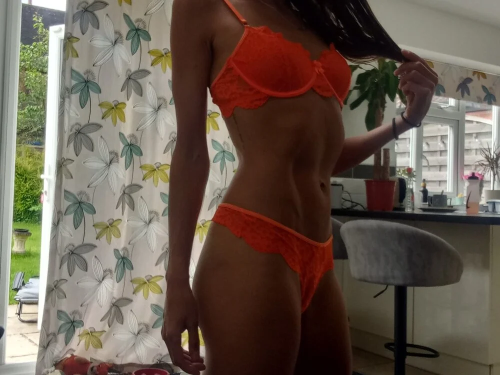 SportyBella_91 Offline XXX-Chat