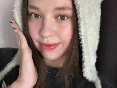 PureLedy — live female cam