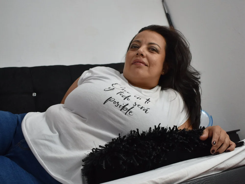 christalescobar's Offline Chat Room