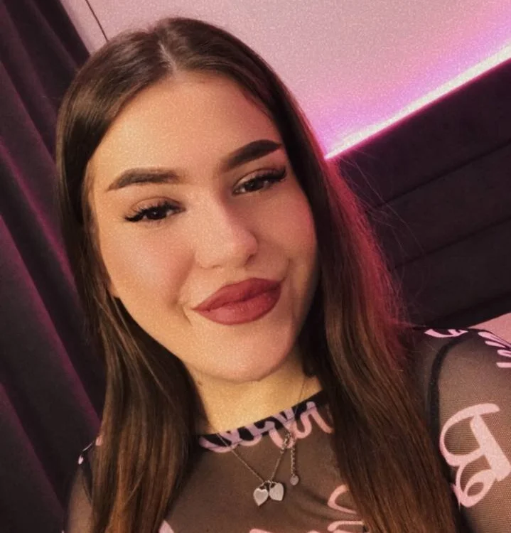 Miradiva_'s Offline Chat Room