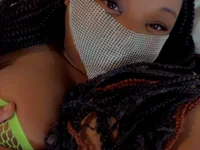Prettybrownthangg's webcam live show