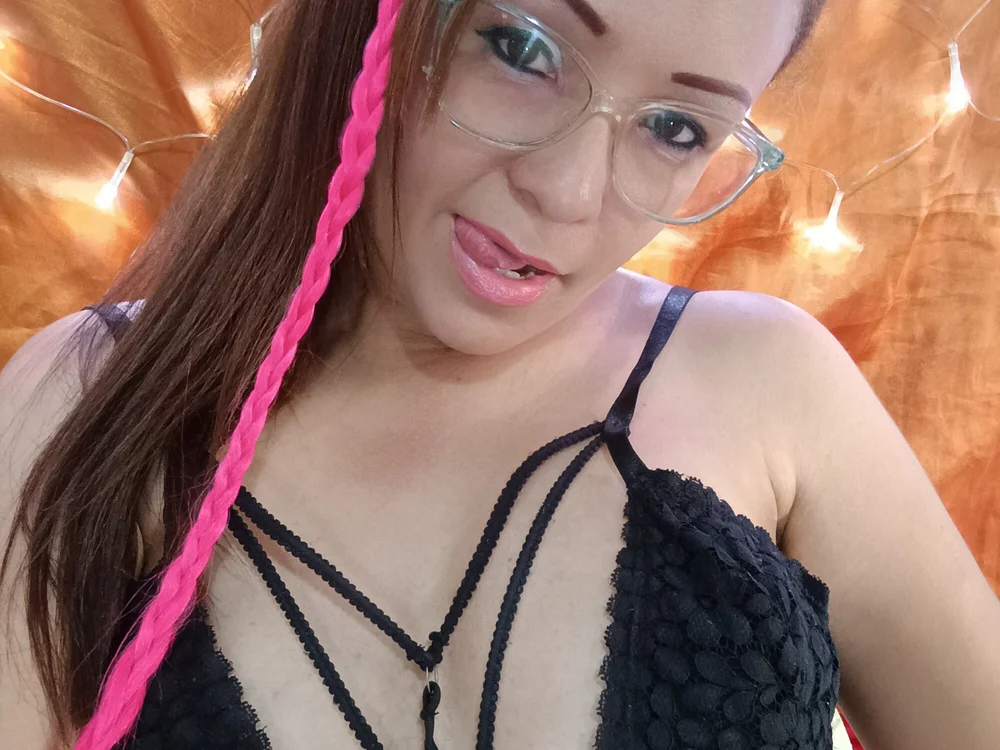 Sasha_bombom's Offline Chat Room