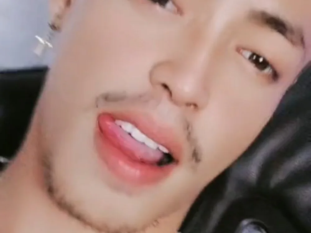 Asian_gregor Obrolan XXX Offline