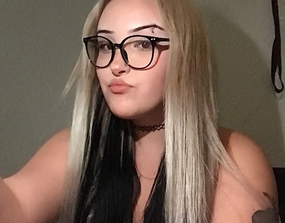 Marcelinagoth's Offline Chat Room