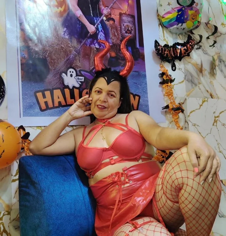 alina_maturehot's Offline XXX Chat