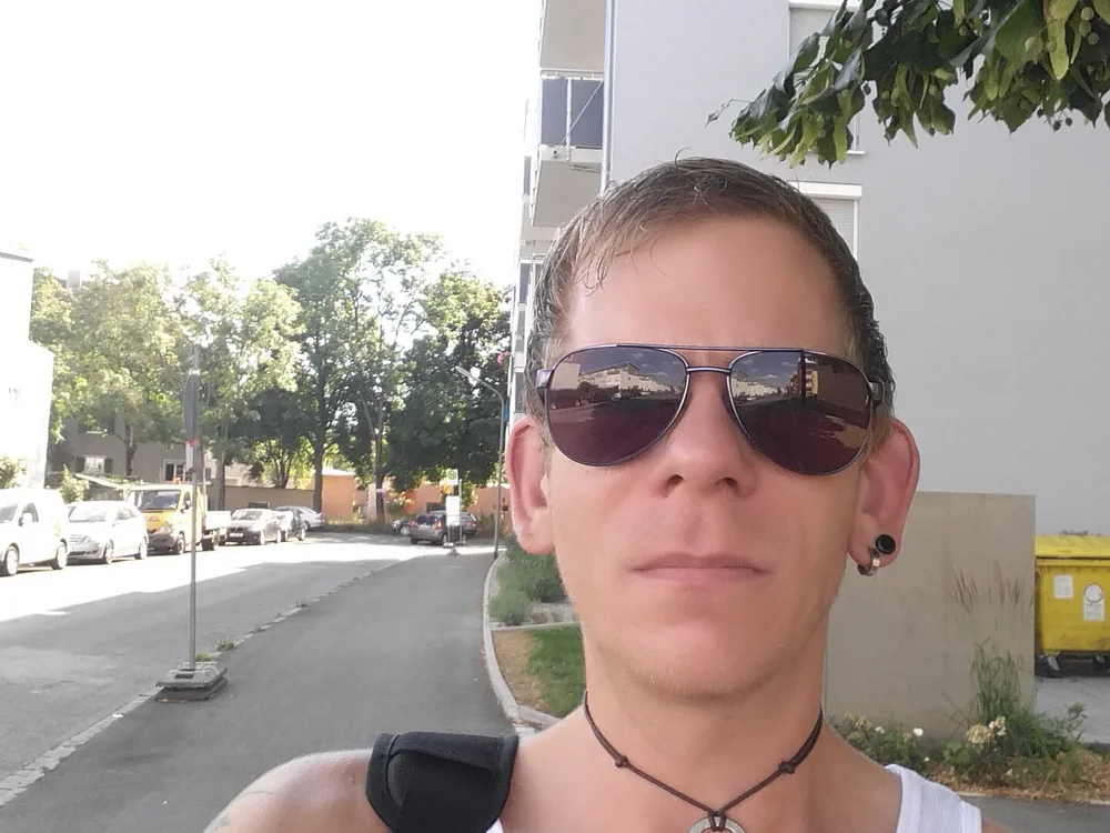 Nicegay1983 offline chatrum