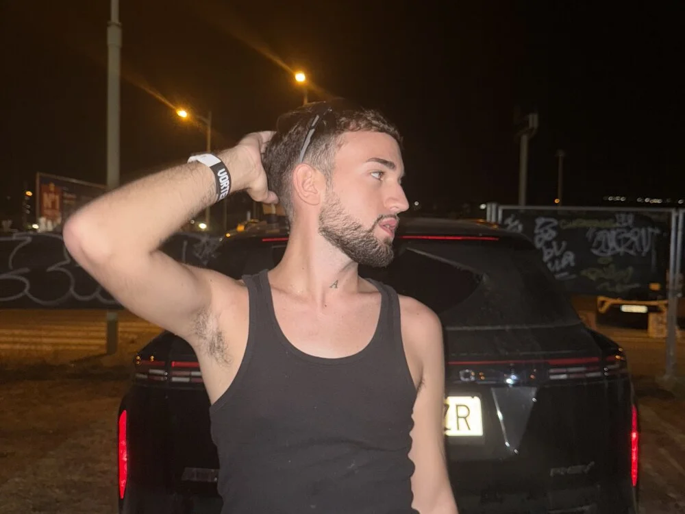 adriruizz offline XXX-chat