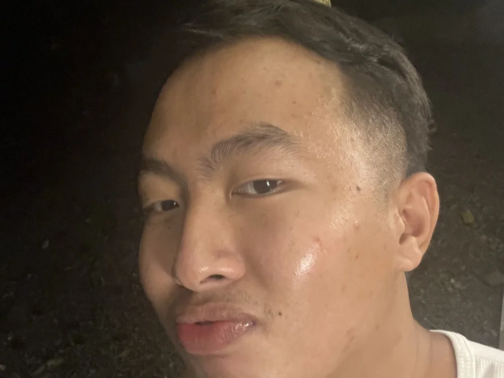 Demsayey20's Offline Chat Room