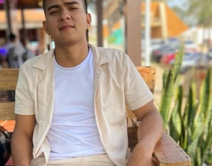 DeivanR_6 Adlı Modelin Çevrimdışı XXX Sohbeti