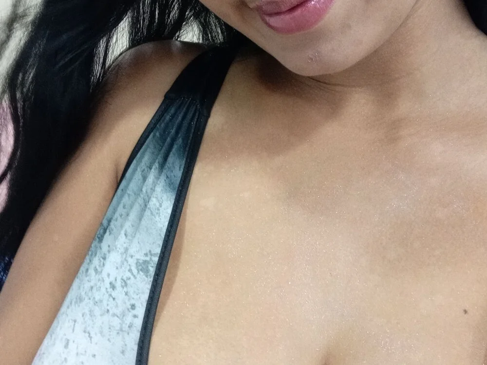 JulianaMonsalve's Offline XXX Chat