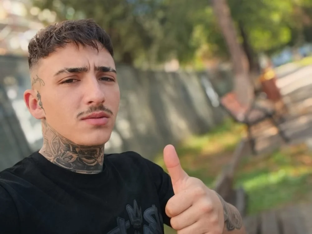 Edward2611 Offline XXX-Chat