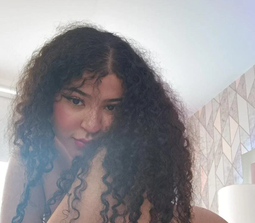 Bella_hiltonn_'s Offline XXX Chat