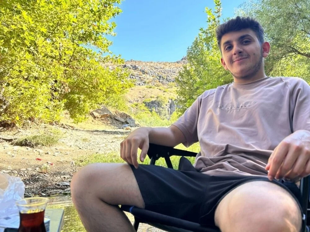 Ahmetky_1907 Adlı Modelin Çevrimdışı XXX Sohbeti