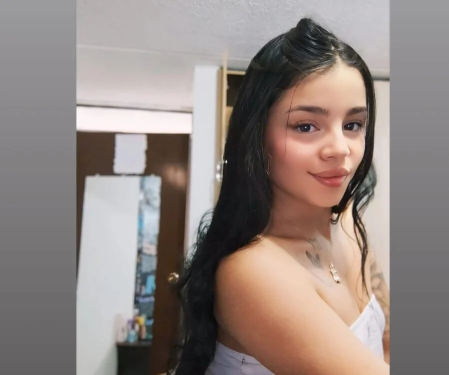 IsabellaTabooEx's Offline Chat Room