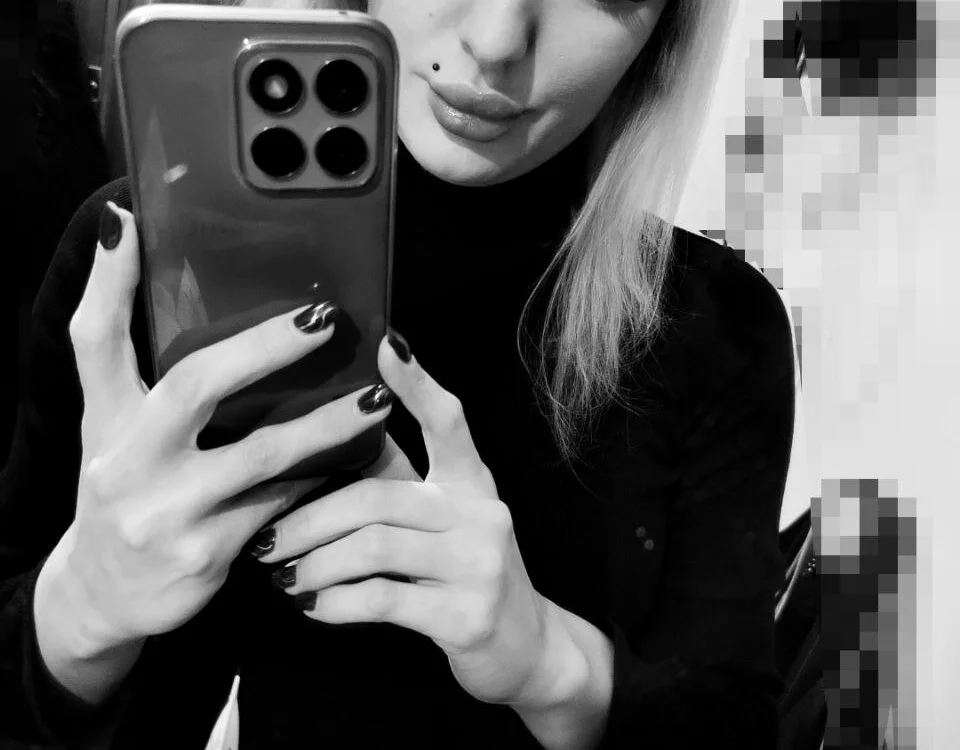 Shyly_Mia offline chatrum