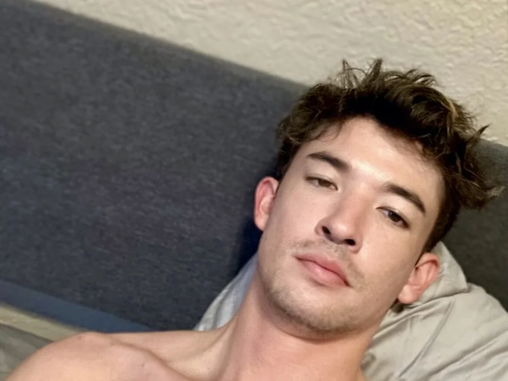 ColinBoltxx950's Offline Chat Room
