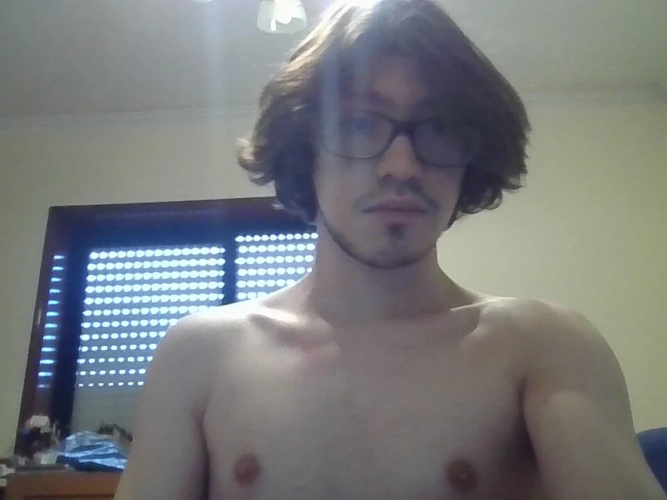 bigdickedguy703 অফলাইন XXX চ্যাট