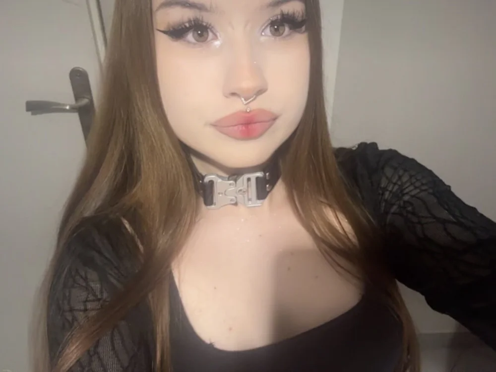 Chat +18 de MollyHotTeen ao vivo